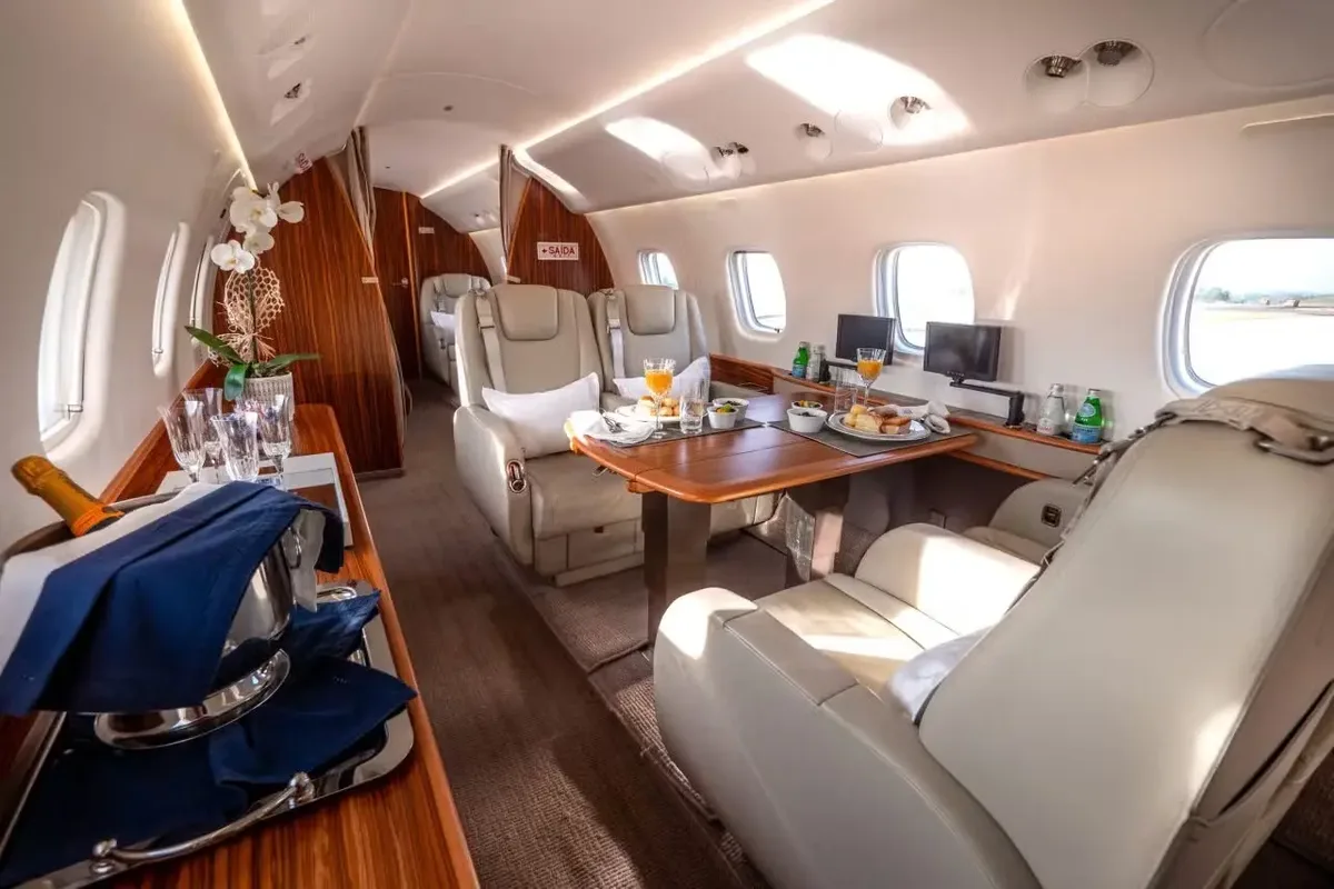 Legacy 650 ligado a Daniel Vorcaro foi usado por Flávio Bolsonaro e Moraes