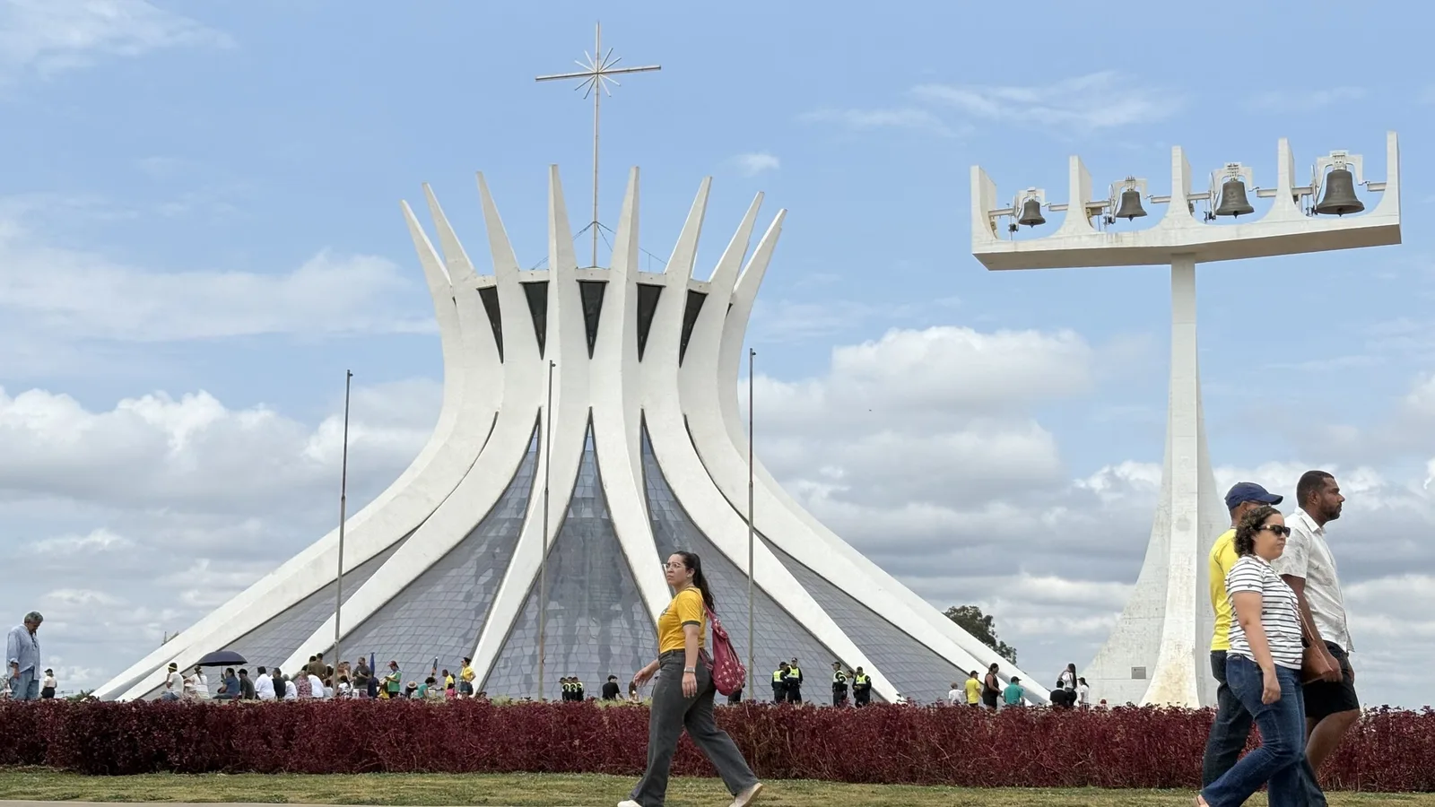 Famílias acompanham desfile de 7 de Setembro na Esplanada dos Ministérios