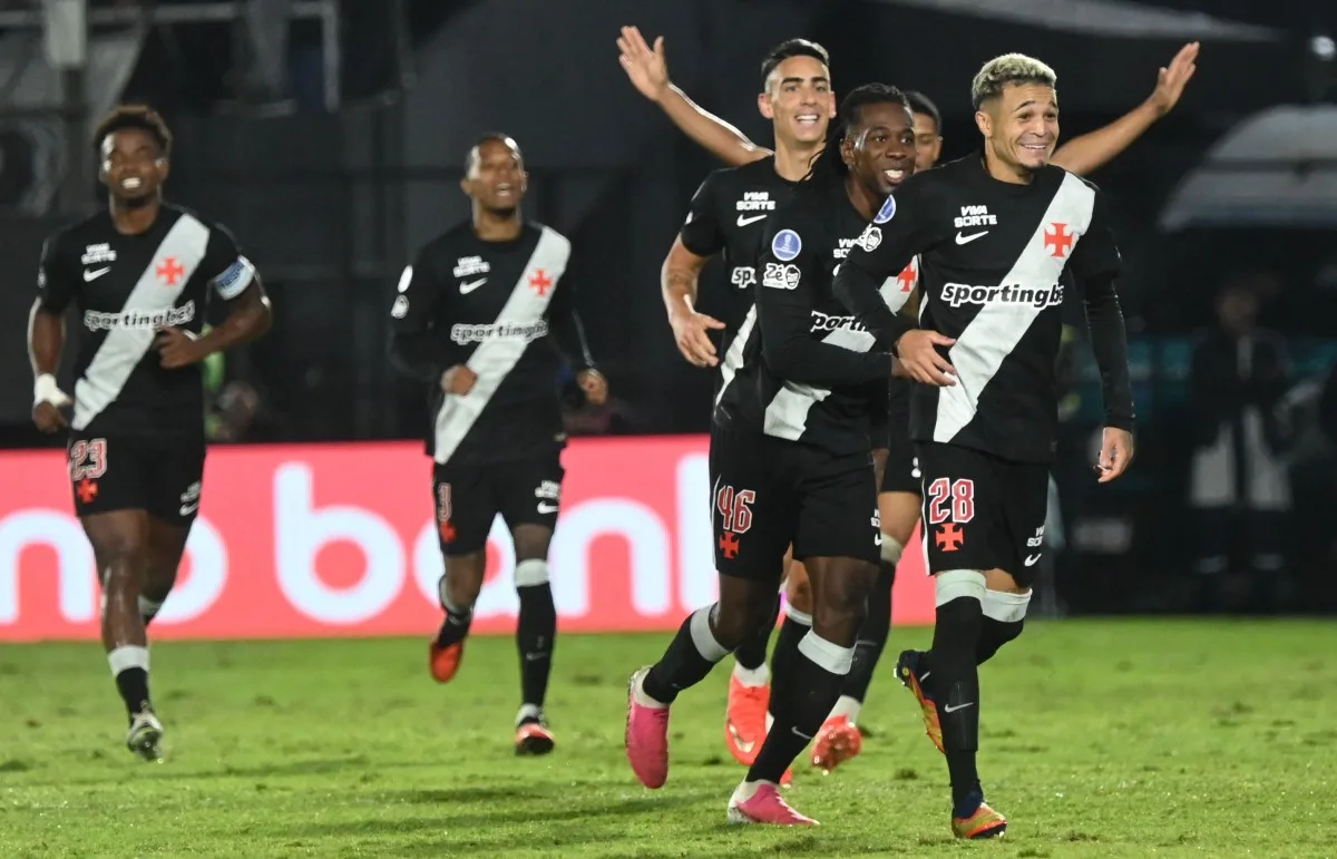 Vasco vira sobre o Grêmio e se aproxima da saída do Z-4