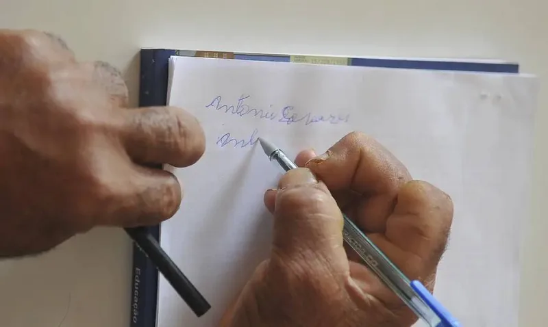 Dados do IBGE mostram barreiras de acesso e participação para pessoas com deficiência