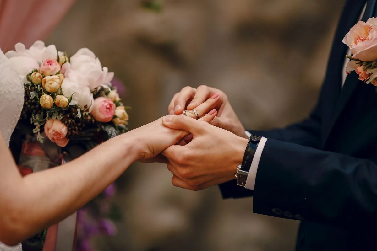 Justiça de Goiás fixa indenização após casamento de 29 dias em Anápolis