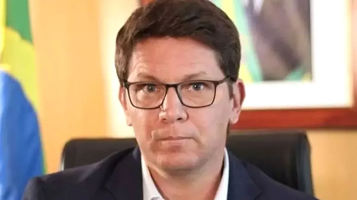 PF apreende sete armas de Mario Frias em investigação sobre filme Dark Horse