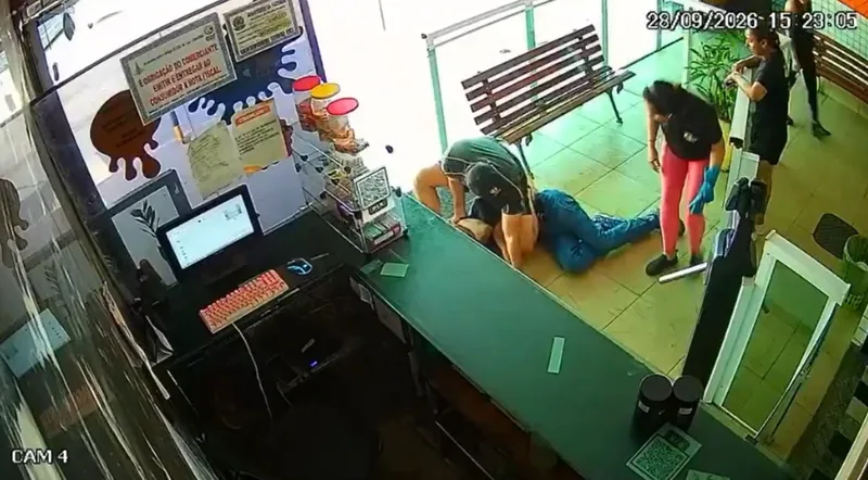 Homem com faca é contido após tentar entrar em ônibus e academia em Ceilândia