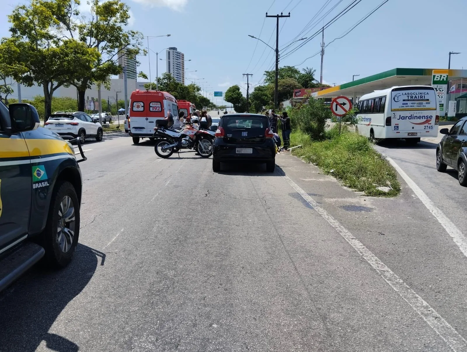 Colisão na BR-101 deixa passageira morta e dois condutores envolvidos