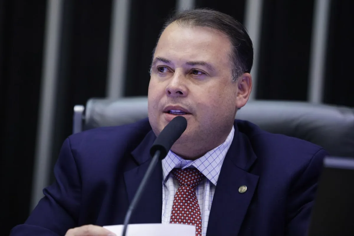 Deputado Julio Cesar defende fim das bets e alerta para endividamento familiar