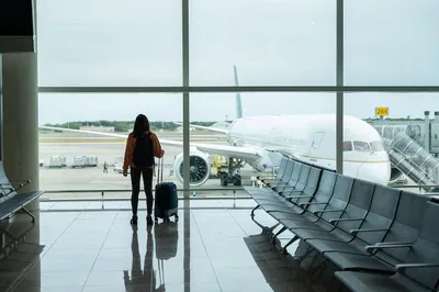Justiça condena companhia aérea por transportar malas sem passageiros em voo