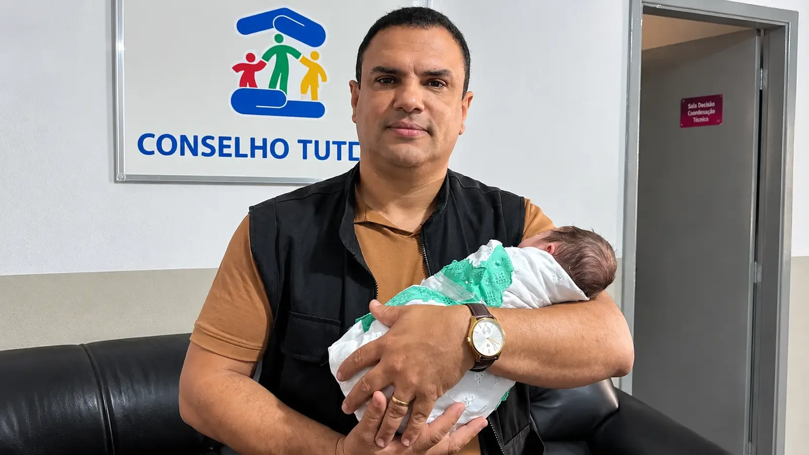 Entrega legal para adoção mobiliza orientações após acolhimento de bebê em Goiânia