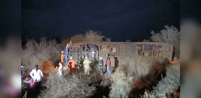 Resgate localiza quatro vítimas após destombamento de ônibus na Bahia