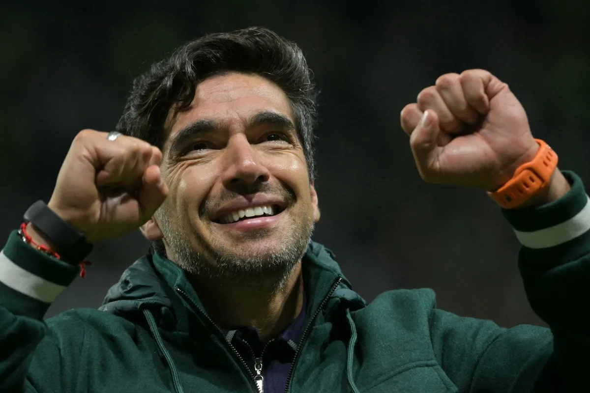 STJD suspende punição e libera Abel Ferreira para jogo do Palmeiras