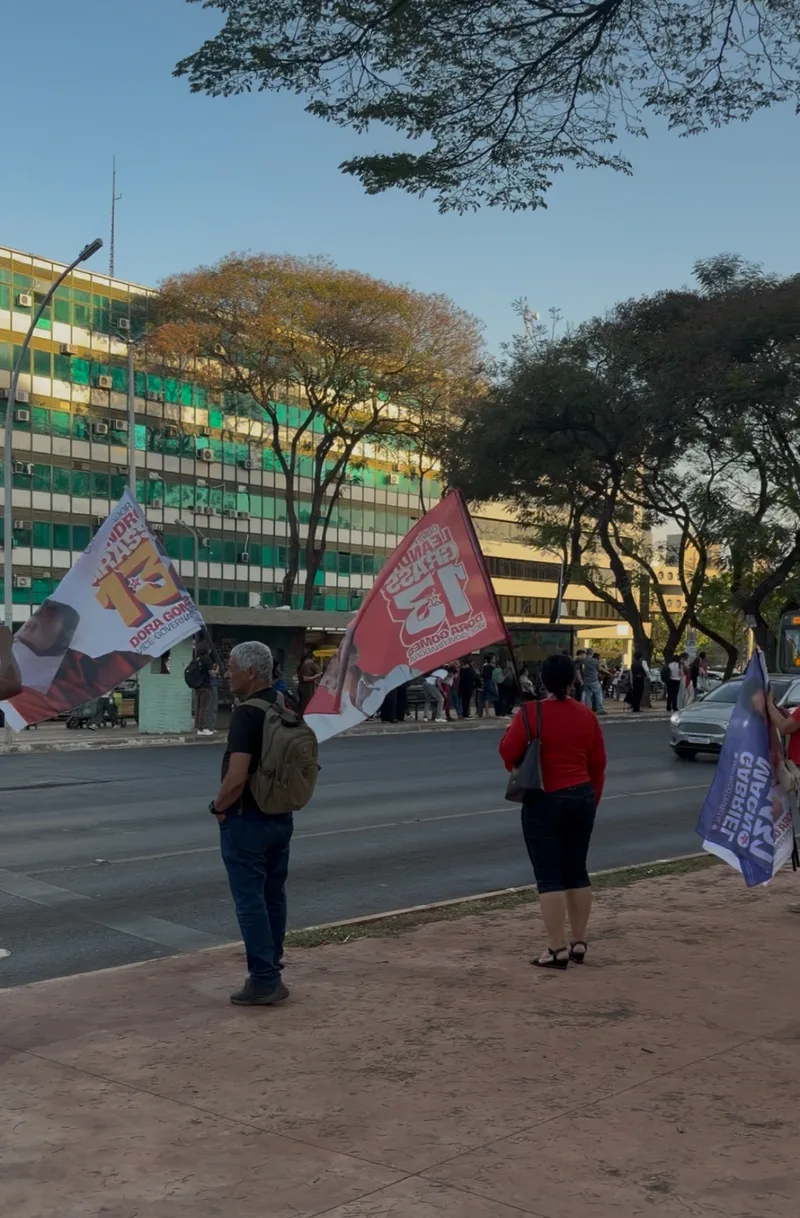 Trabalho eleitoral amplia renda de estudantes e ambulantes no Distrito Federal