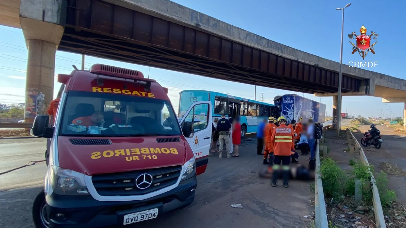 Acidente com três veículos deixa oito pessoas feridas em Santa Maria