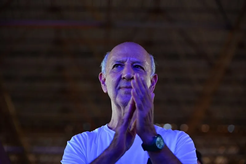 Arruda diz estar elegível e mantém candidatura sem alternativa