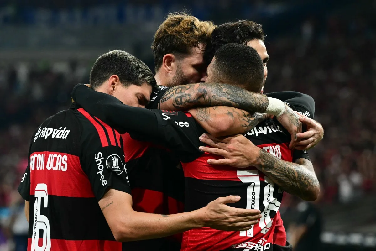 Flamengo bate o Corinthians por 2 a 1 e reassume a ponta do Brasileiro