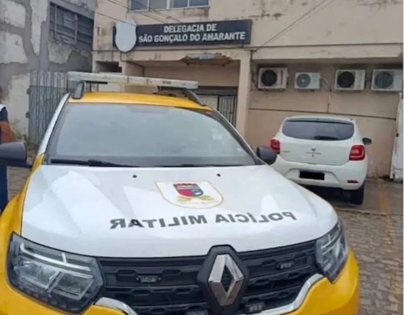 Polícia recupera carro roubado em São Gonçalo do Amarante e prende motorista