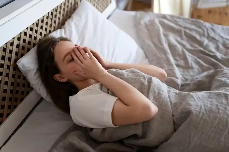 Como os ciclos do sono influenciam o descanso ao acordar