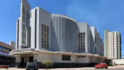 Teatro Goiânia combina art déco e referências a transatlantes
