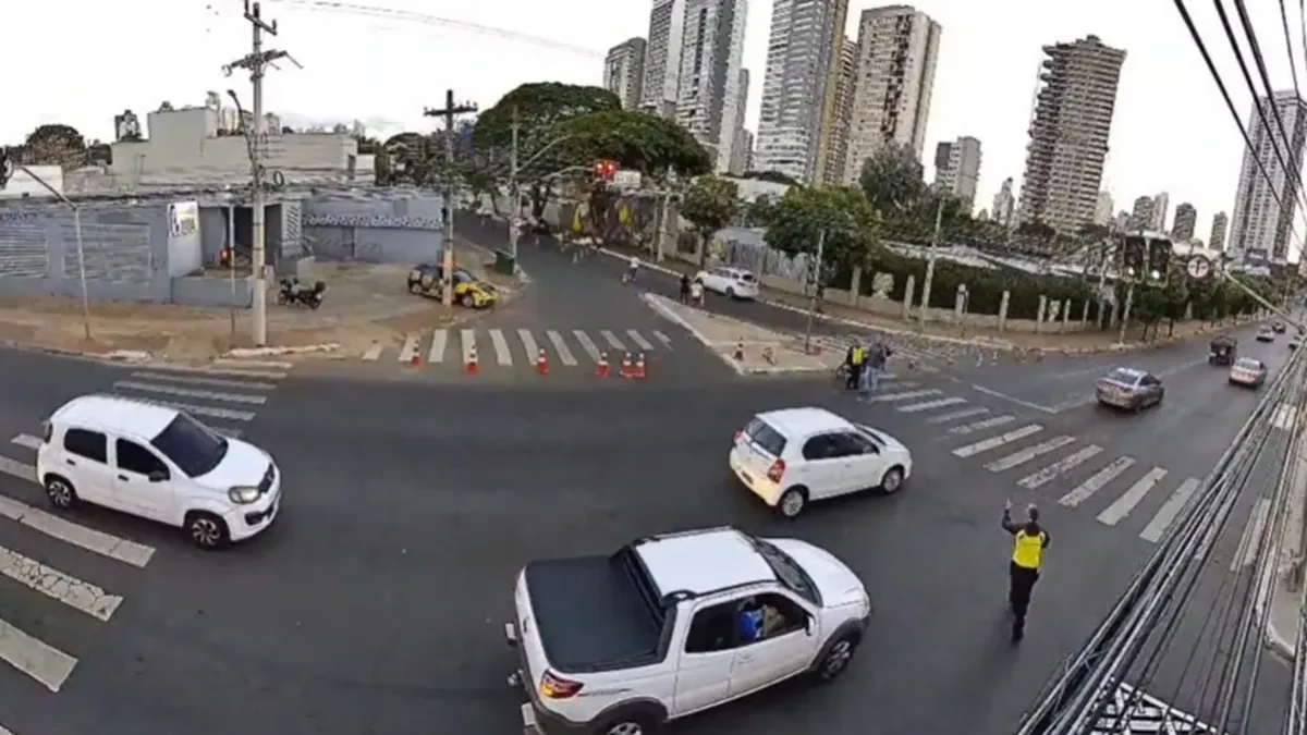 Motociclista é preso após agredir agente de trânsito durante bloqueio em Goiânia