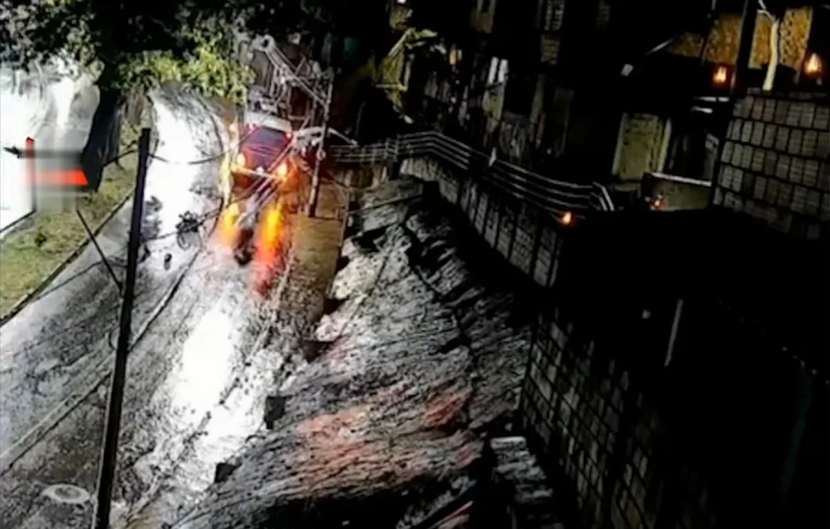 Jovem morre após cair de moto e ser atingido por ônibus em Belo Horizonte