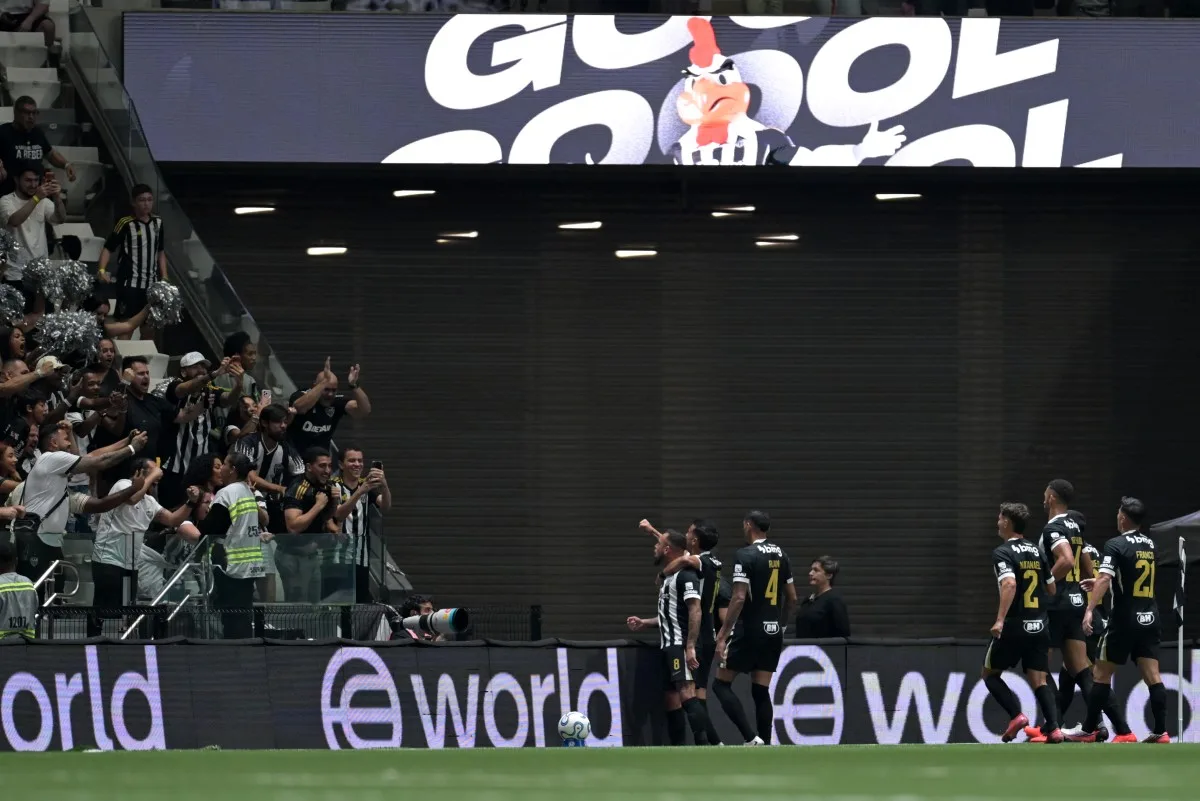 Atlético-MG vence Fluminense por 3 a 1 e encerra invencibilidade no Brasileirão