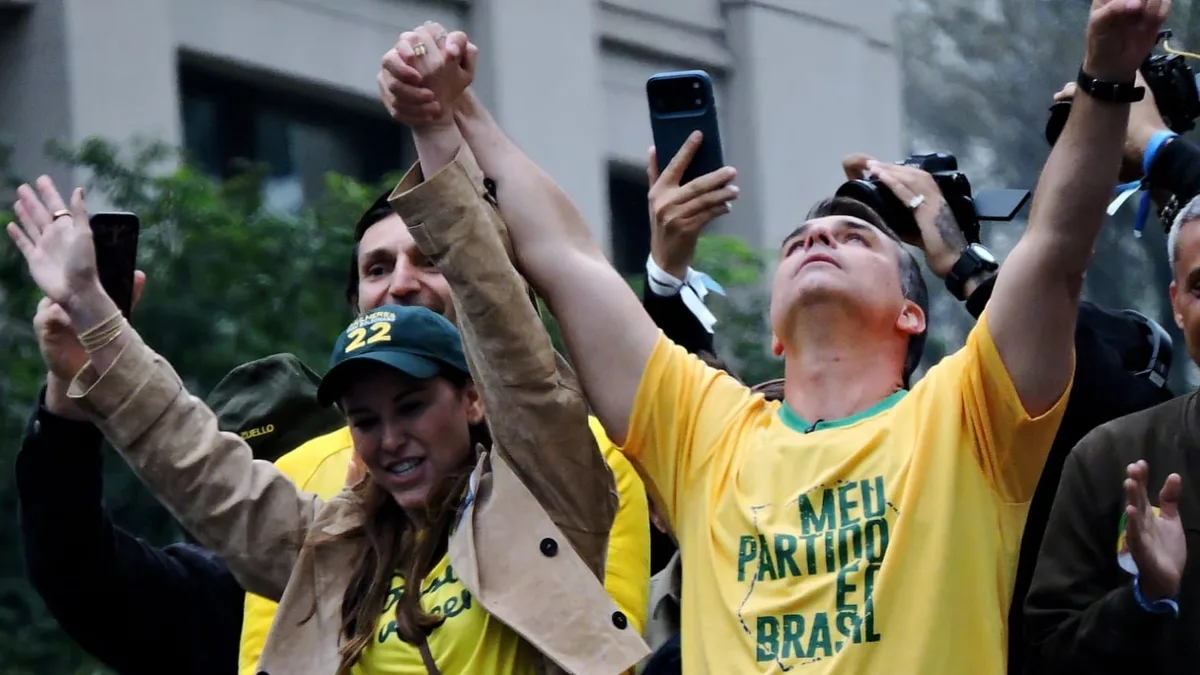 A nova declaração de Flávio Bolsonaro sobre Nossa Senhora Aparecida