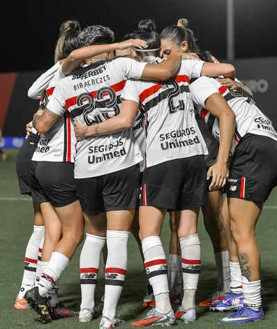 São Paulo derrota Corinthians e leva vantagem para jogo decisivo no Morumbi