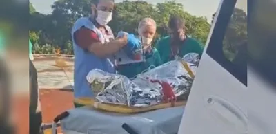 Vítima de queimaduras por óleo é levada de helicóptero a hospital no ES