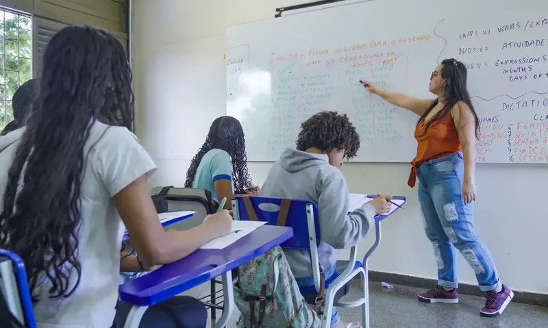 Pesquisa registra queda de professores jovens e avanço dos mais velhos