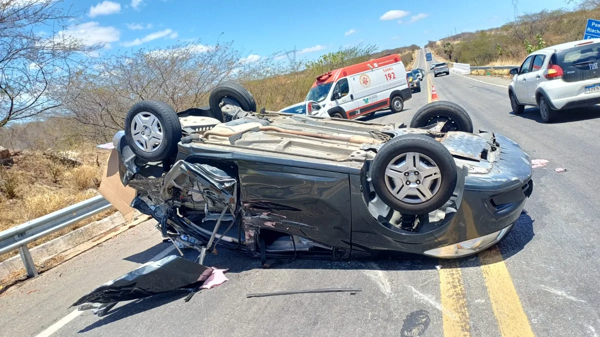 Colisão entre caminhão e carro deixa quatro feridos na BR-304, no RN