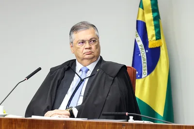 STF restabelece posts sobre Flávio Bolsonaro e projeto ligado a Nossa Senhora