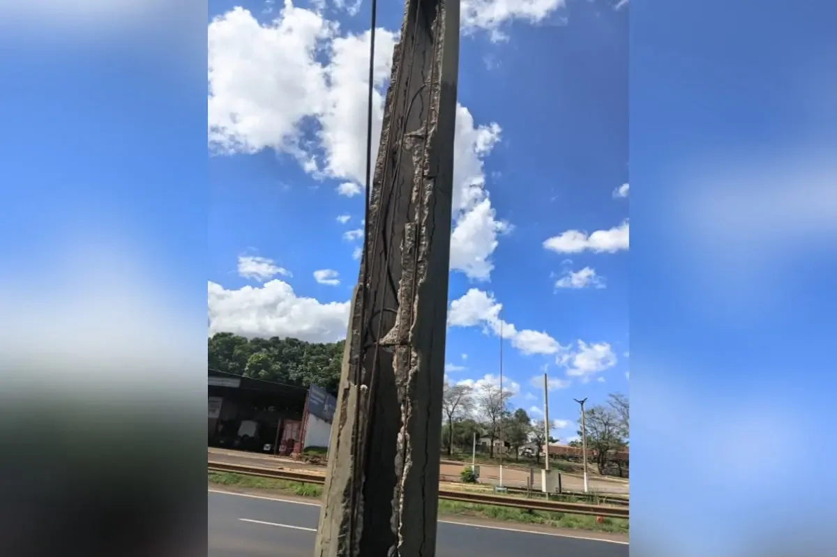 Postes com rachaduras preocupam motoristas na entrada da ponte em Itumbiara