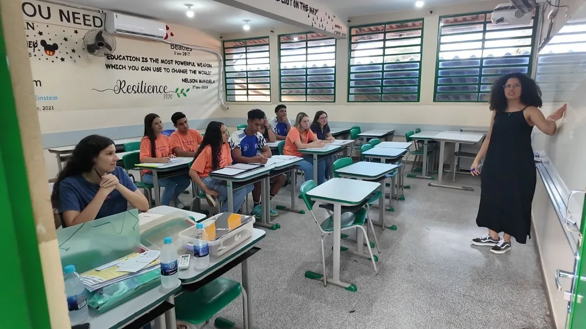 OCDE aponta que 20% não concluem o ensino médio no Brasil