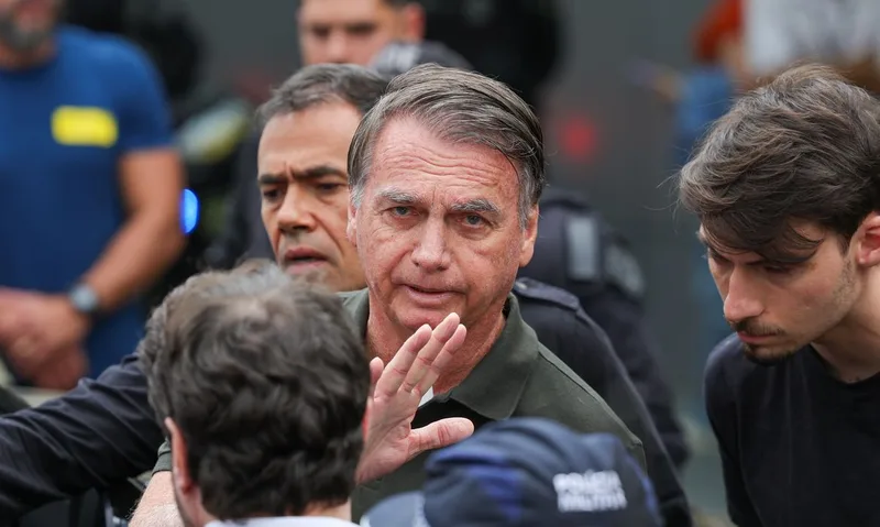 Defesa de Bolsonaro retira pedido para suspender pena aplicada pelo STF