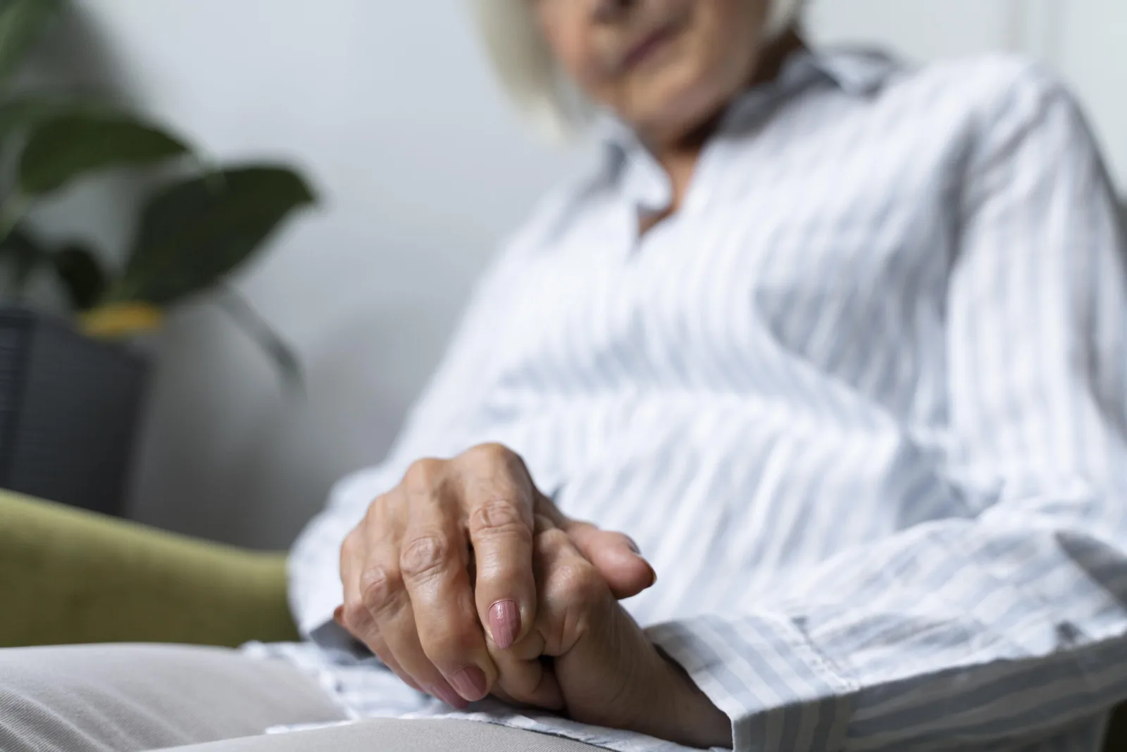 Alzheimer compromete memória, percepção do tempo e identidade pessoal