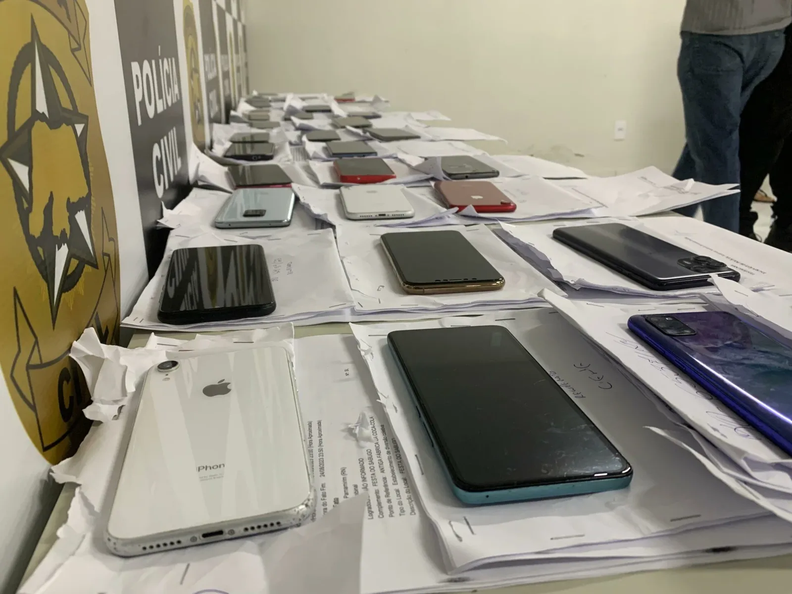 Polícia Civil do RN agenda devolução de celulares recuperados