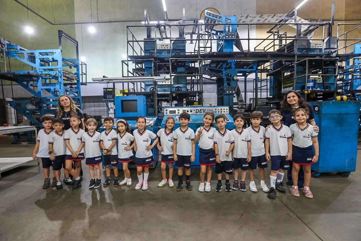 Turma de crianças conhece produção de notícias durante visita à Tribuna do Norte