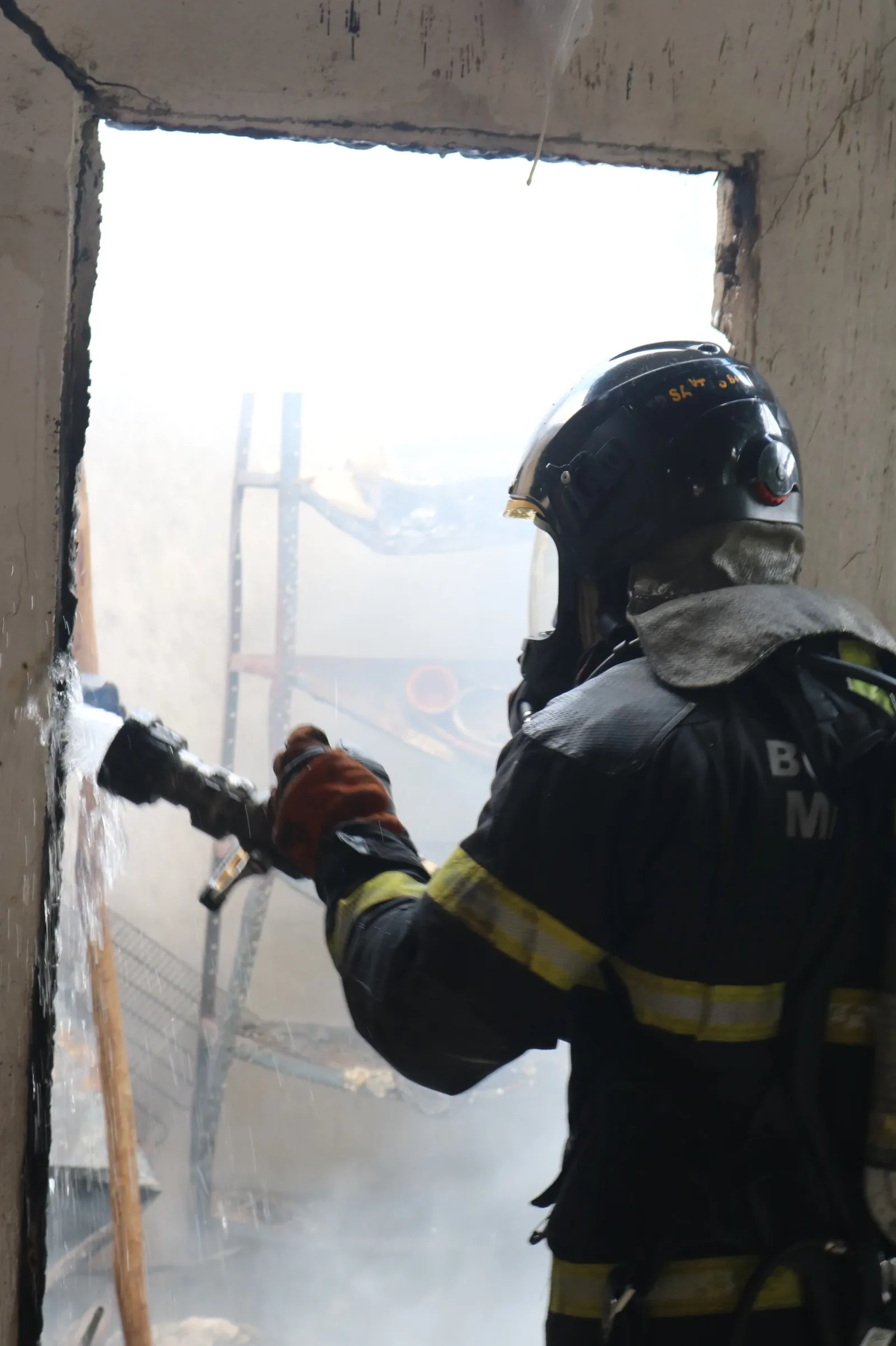 Incêndio danifica cômodo de residência e mobiliza bombeiros em Assu