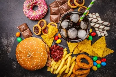 Embutidos, refrigerante de cola e temperos prontos exigem atenção aos rins