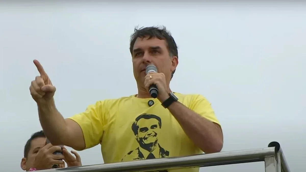 Flávio Bolsonaro acusa CNBB de divulgar desinformação sobre Nossa Senhora Aparecida