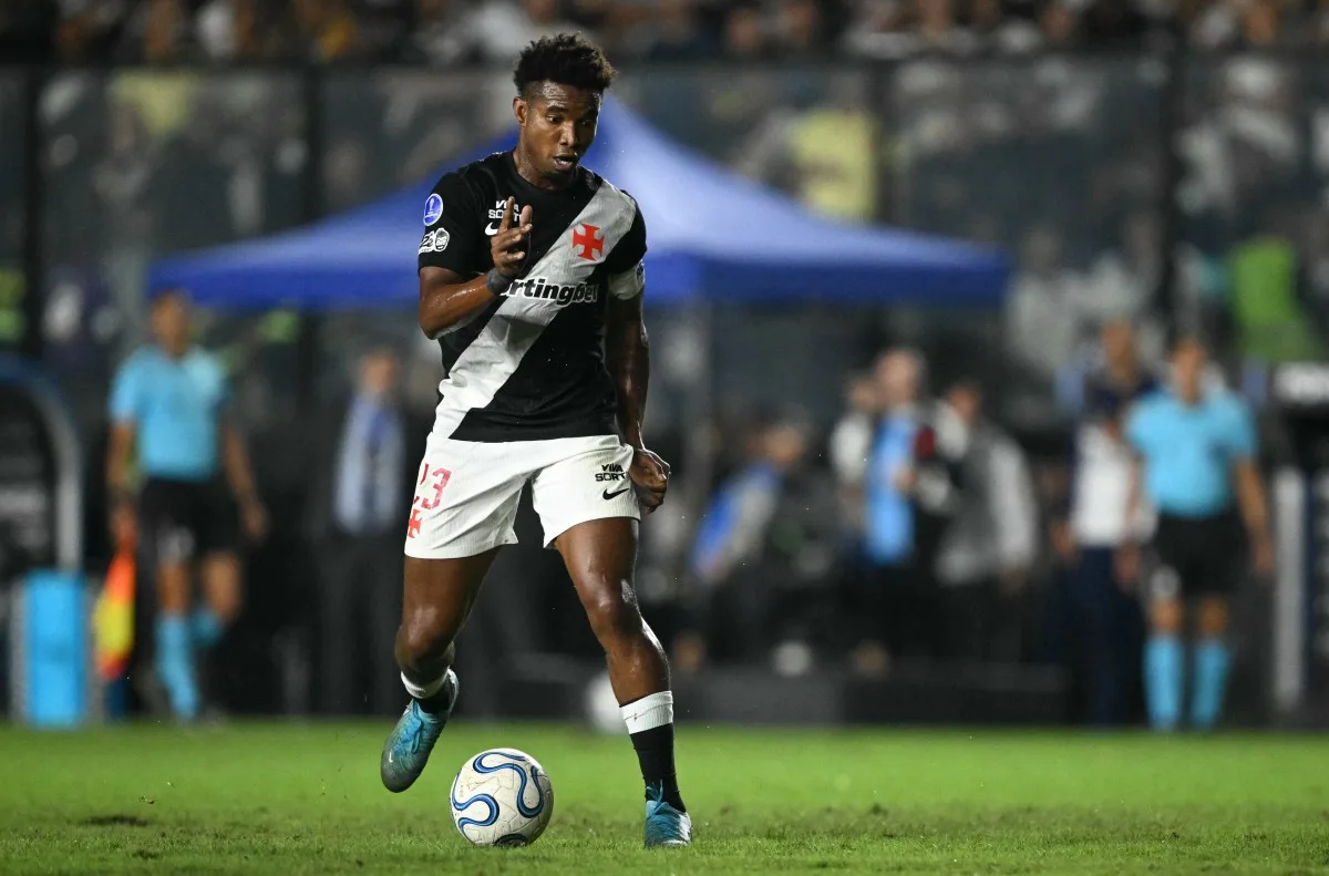 Vasco goleia o Coritiba por 5 a 0 e se aproxima da saída do Z-4
