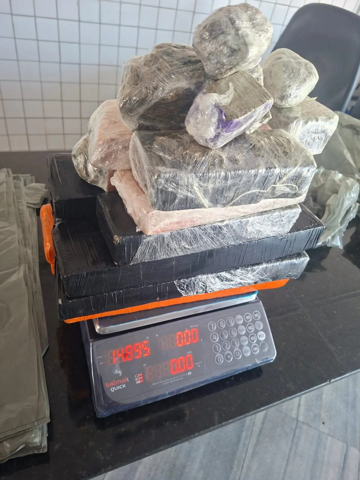 Polícia Militar apreende 15 kg de maconha durante abordagem em Natal